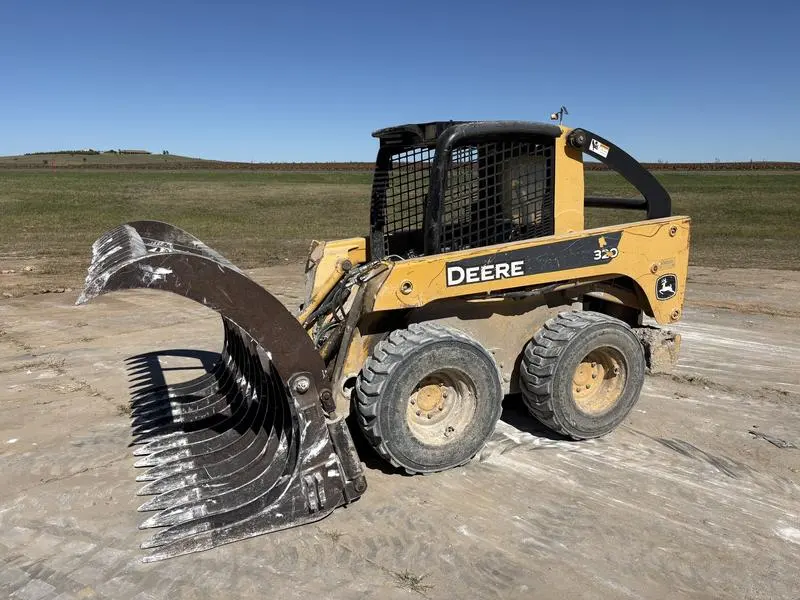 2009 John Deere 320