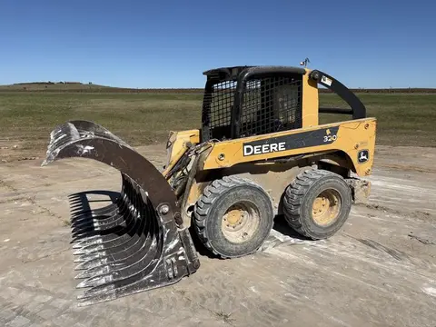 2009 John Deere 320