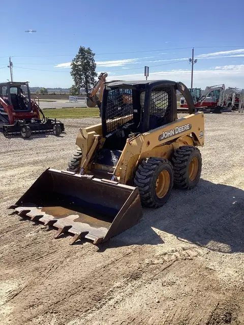 2003 John Deere 250 II