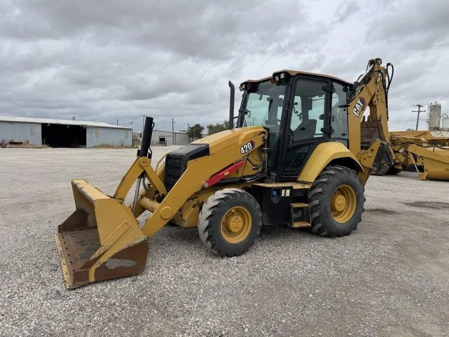 2022 Caterpillar 420