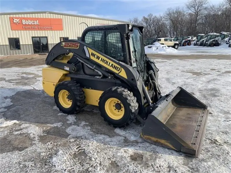 2013 New Holland L225