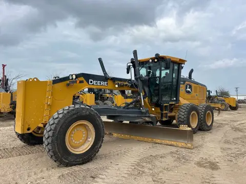 2024 John Deere 672G