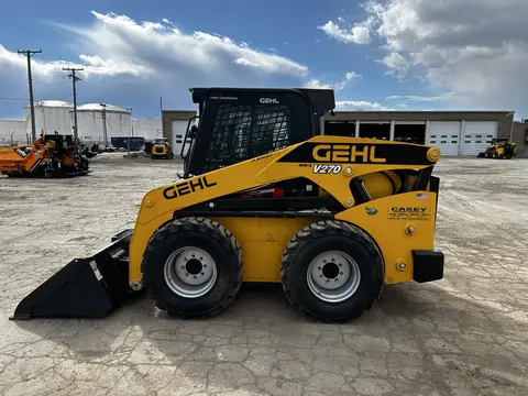 2023 Gehl V270