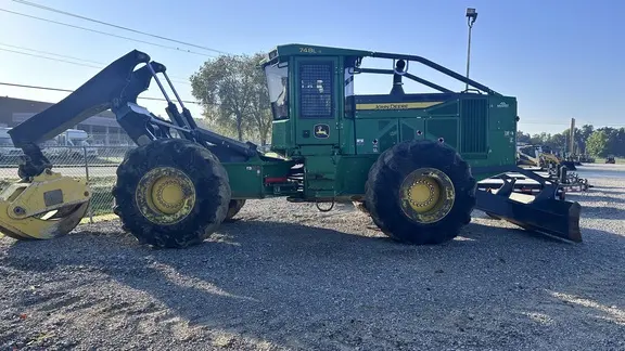 2022 John Deere 748L-II