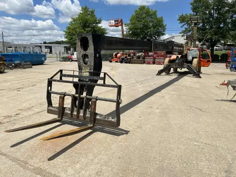 2018 JLG 1055