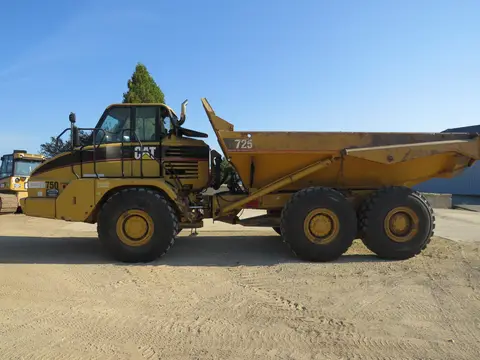 2006 Caterpillar 725