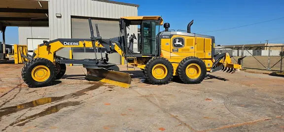 2023 John Deere 672G