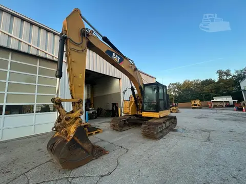 2017 Caterpillar 325FL