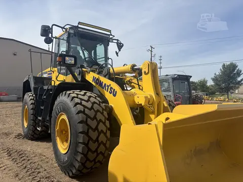 2022 Komatsu WA380-8