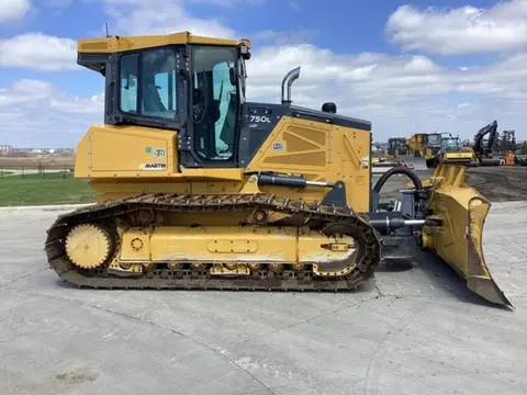 2023 John Deere 750L