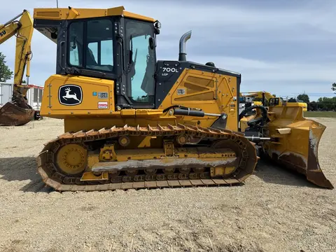 2021 John Deere 700L LGP