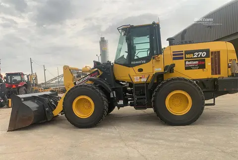 2023 Komatsu WA270-8