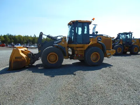 2021 John Deere 544P