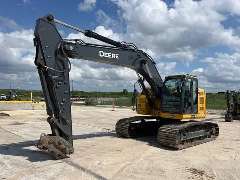2023 John Deere 245P