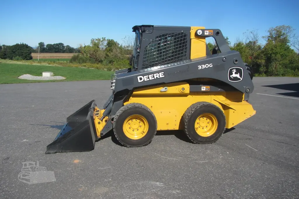 2021 John Deere 330G