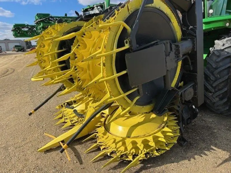 2019 John Deere 772