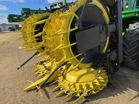 2019 John Deere 772