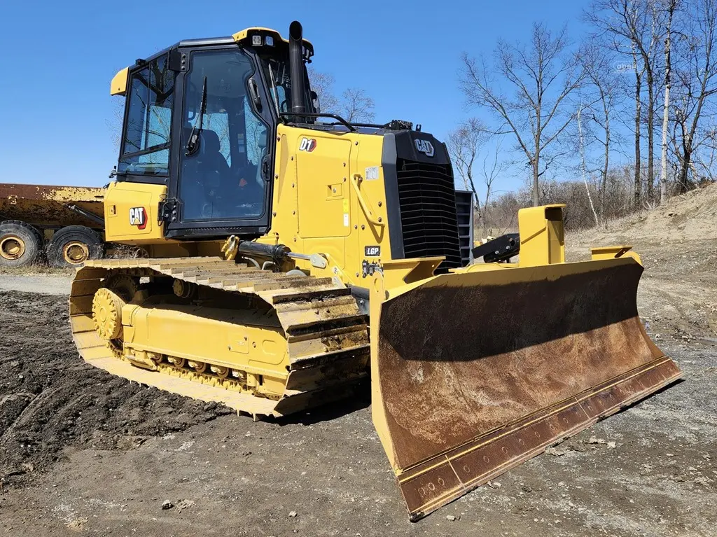 2023 Caterpillar D1