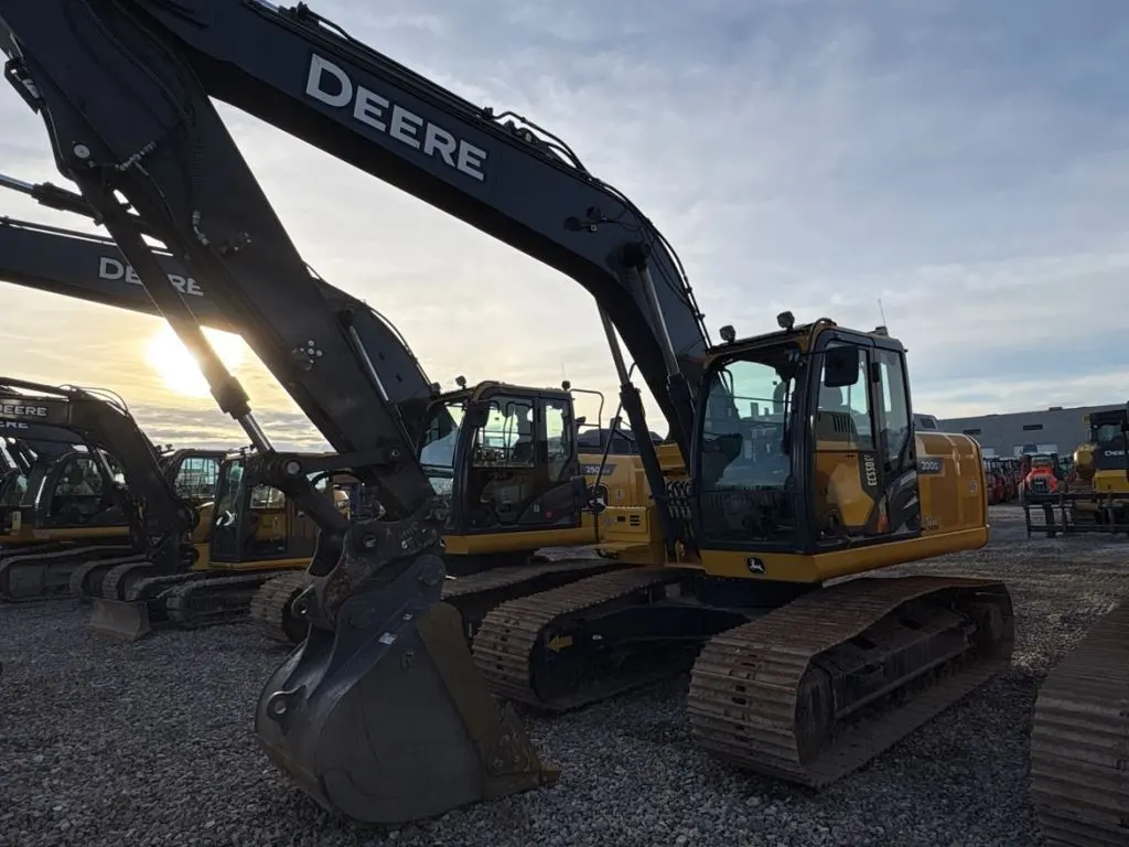 2022 John Deere 200G