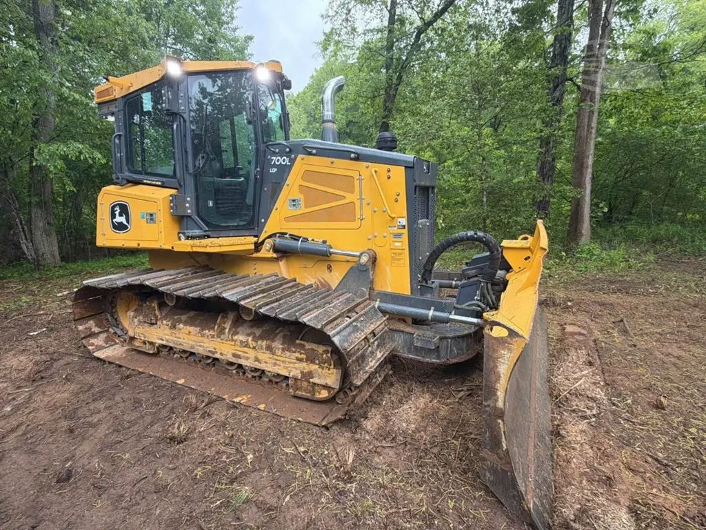 2022 John Deere 700L LGP
