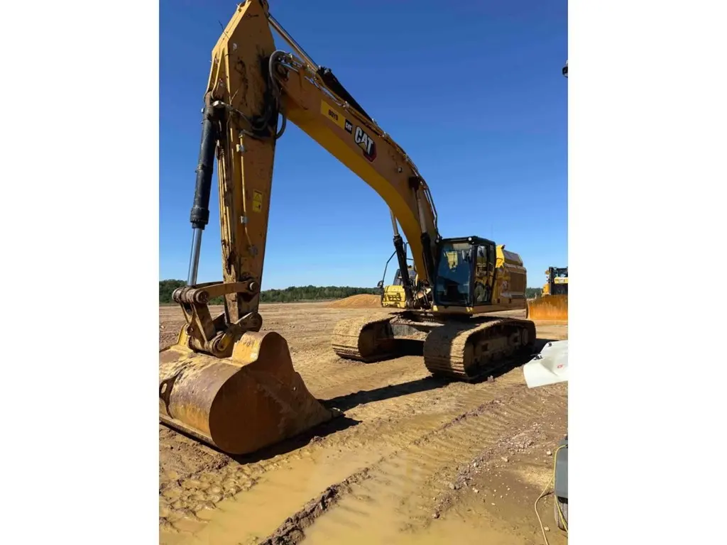 2023 Caterpillar 352