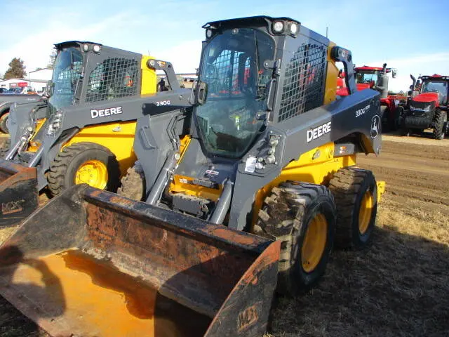 2023 John Deere 330G