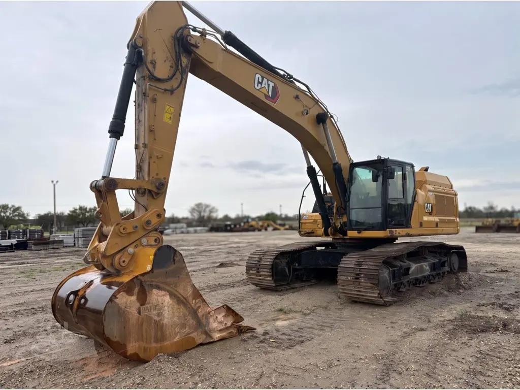 2024 Caterpillar 352