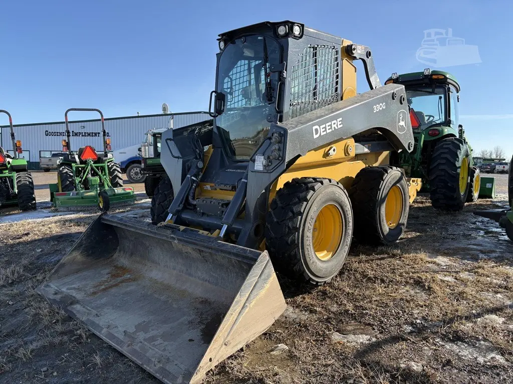 2023 John Deere 330G