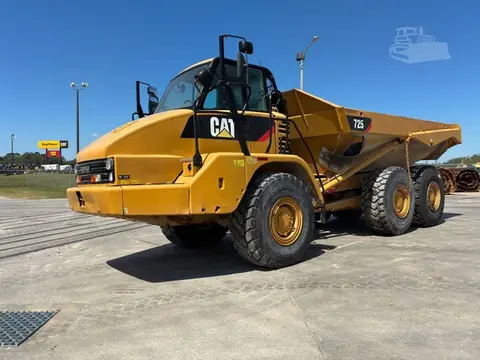2011 Caterpillar 725