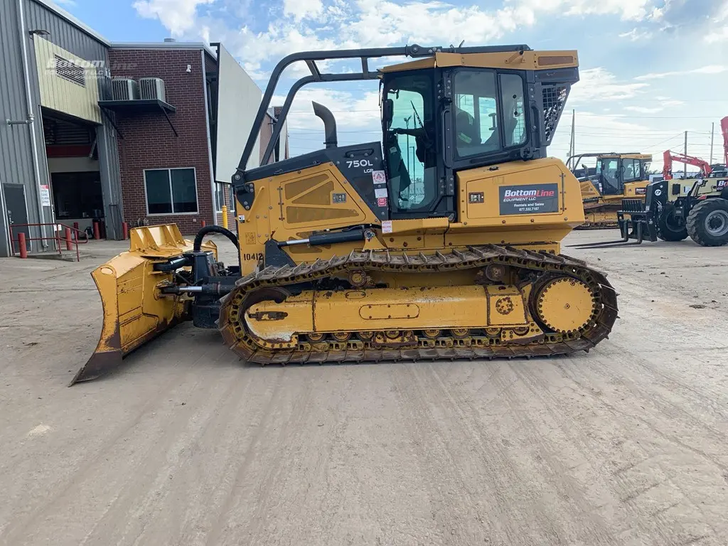 2022 John Deere 750L