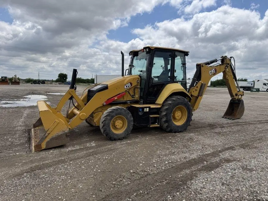 2021 Caterpillar 420