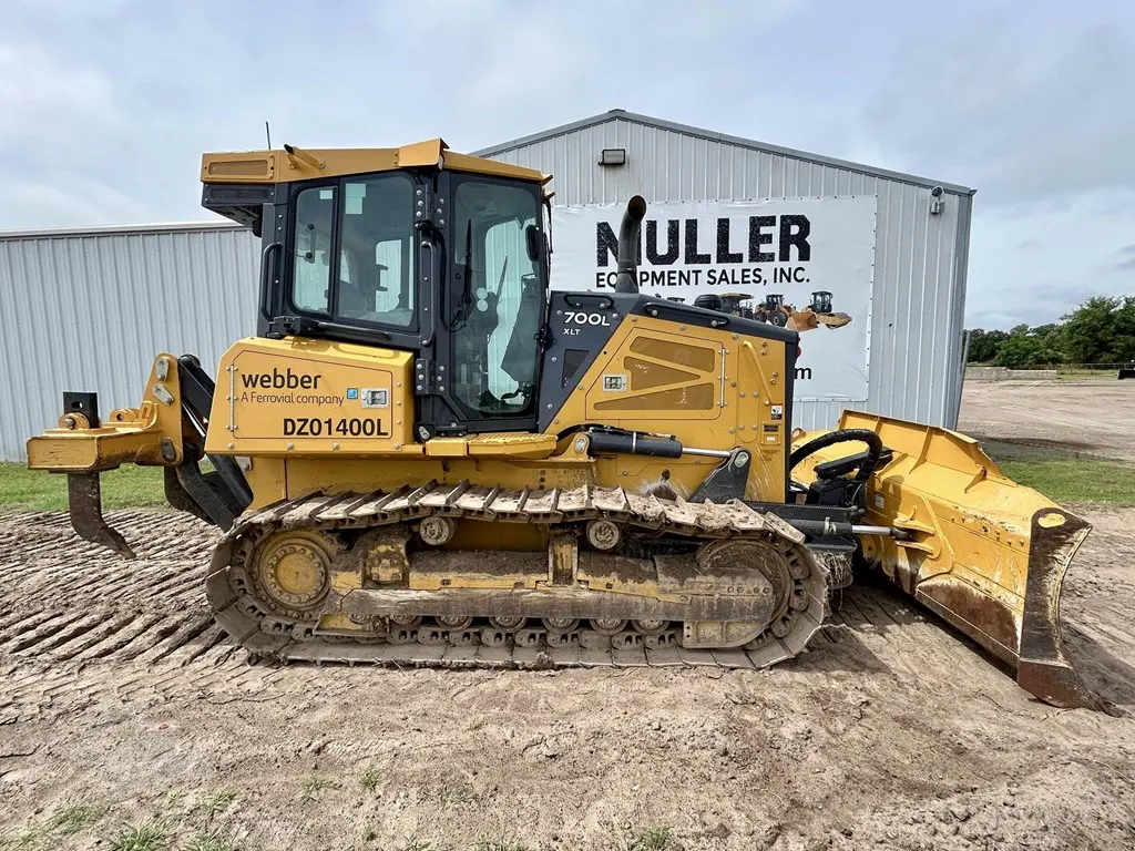 2023 John Deere 700L XLT