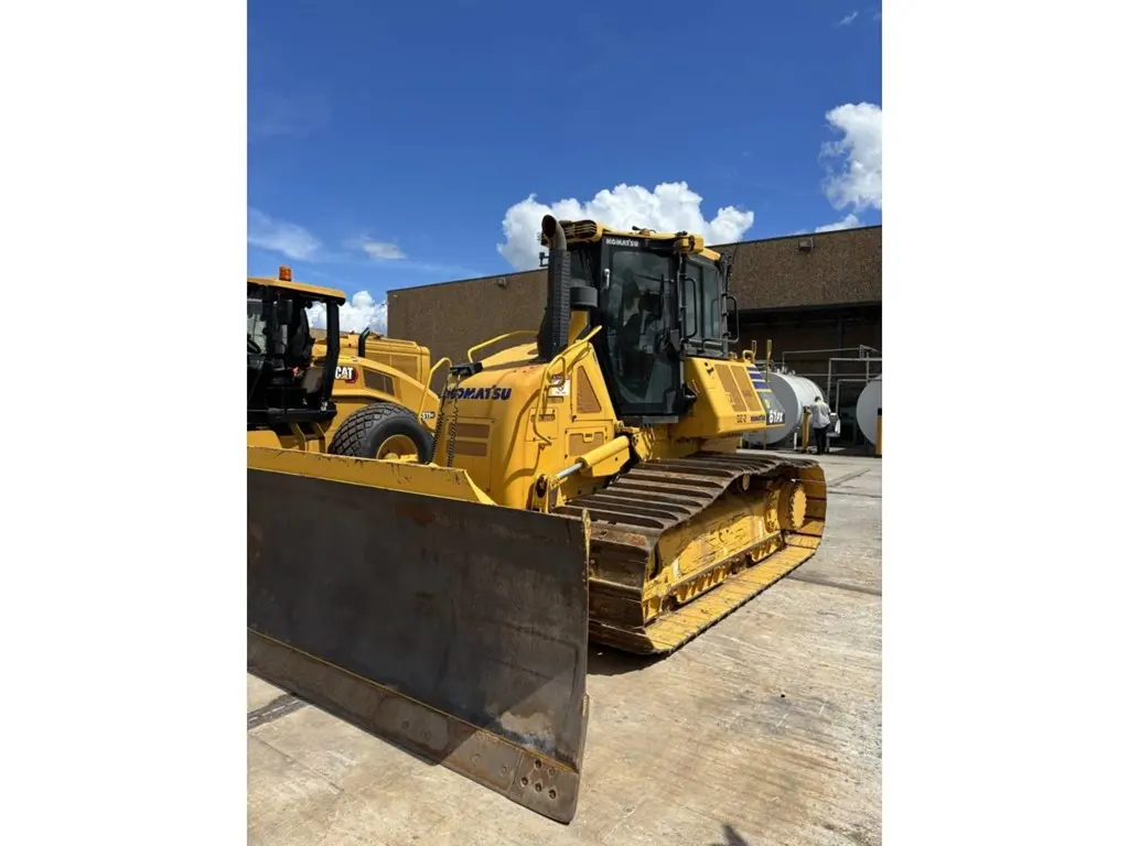2023 Komatsu D61PX-24
