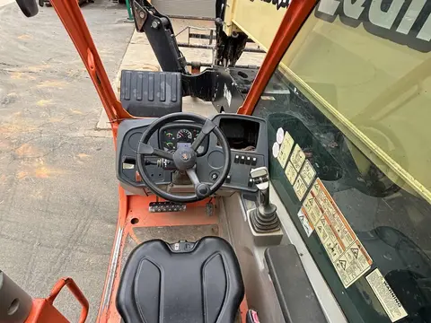 2018 JLG 1055
