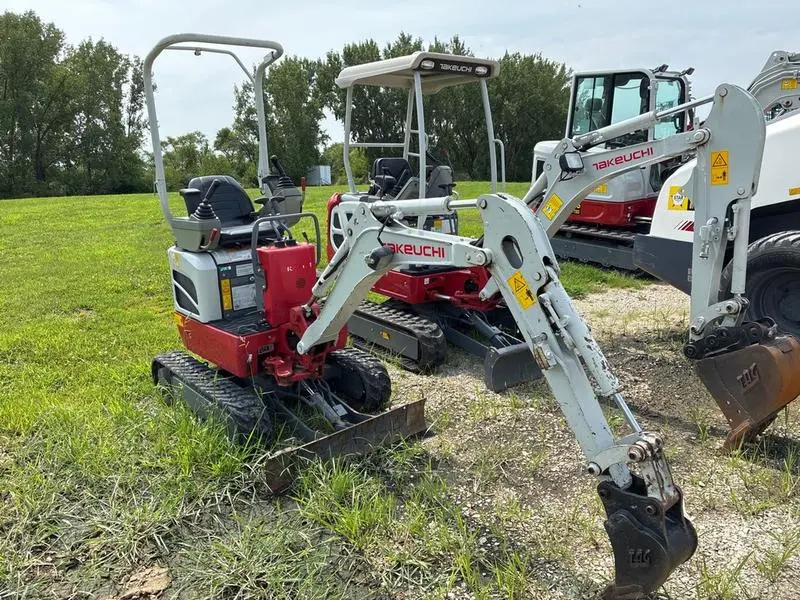 2022 Takeuchi TB210R