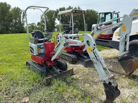 2022 Takeuchi TB210R