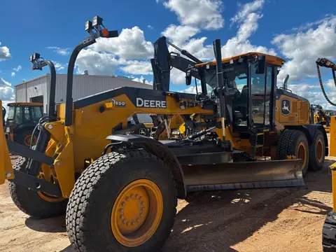 2023 John Deere 872G