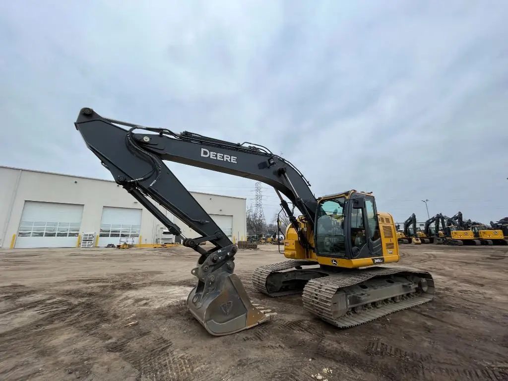 2022 John Deere 245G