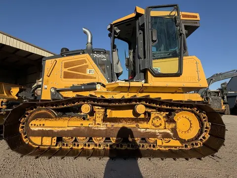 2022 John Deere 700L