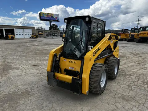 2023 Gehl V270