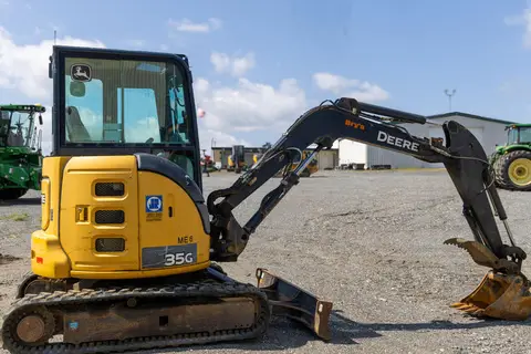 2016 John Deere 35G