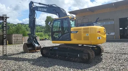2022 John Deere 200GLC