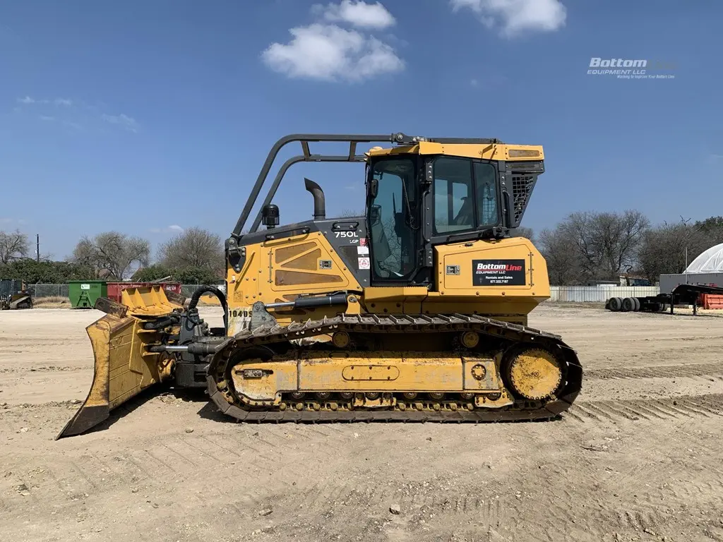 2022 John Deere 750L