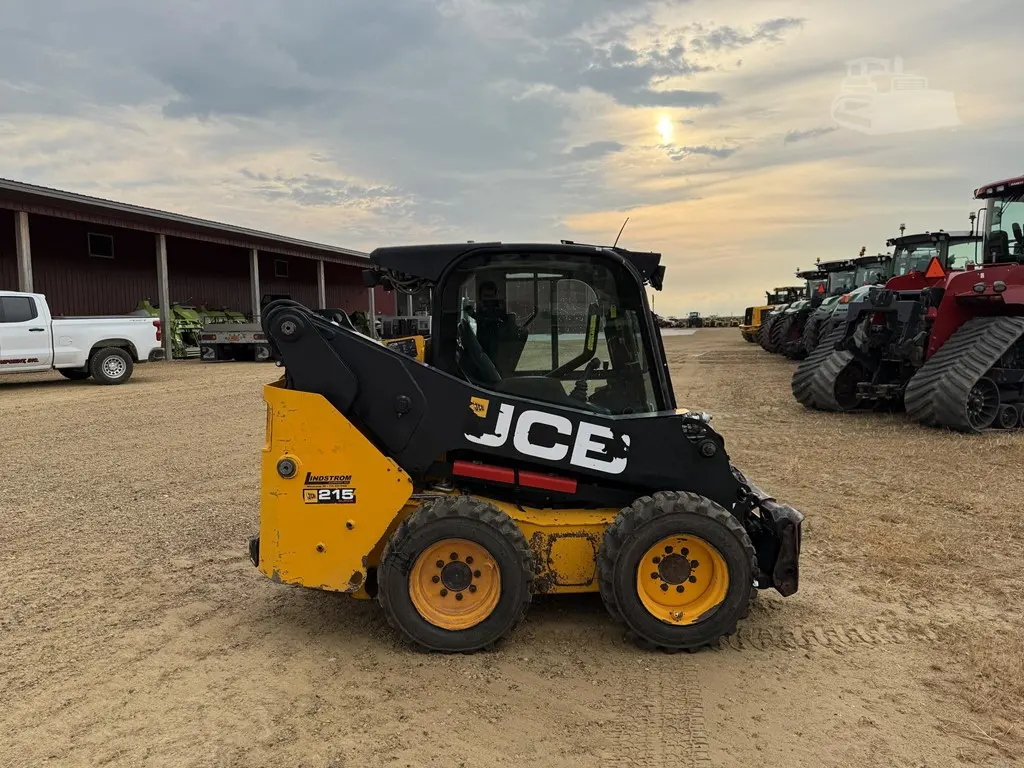 2022 JCB 215