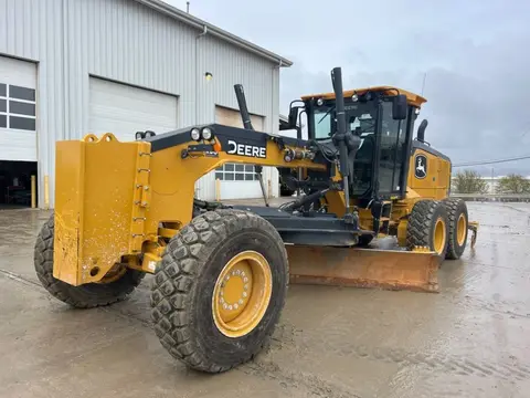 2024 John Deere 772G
