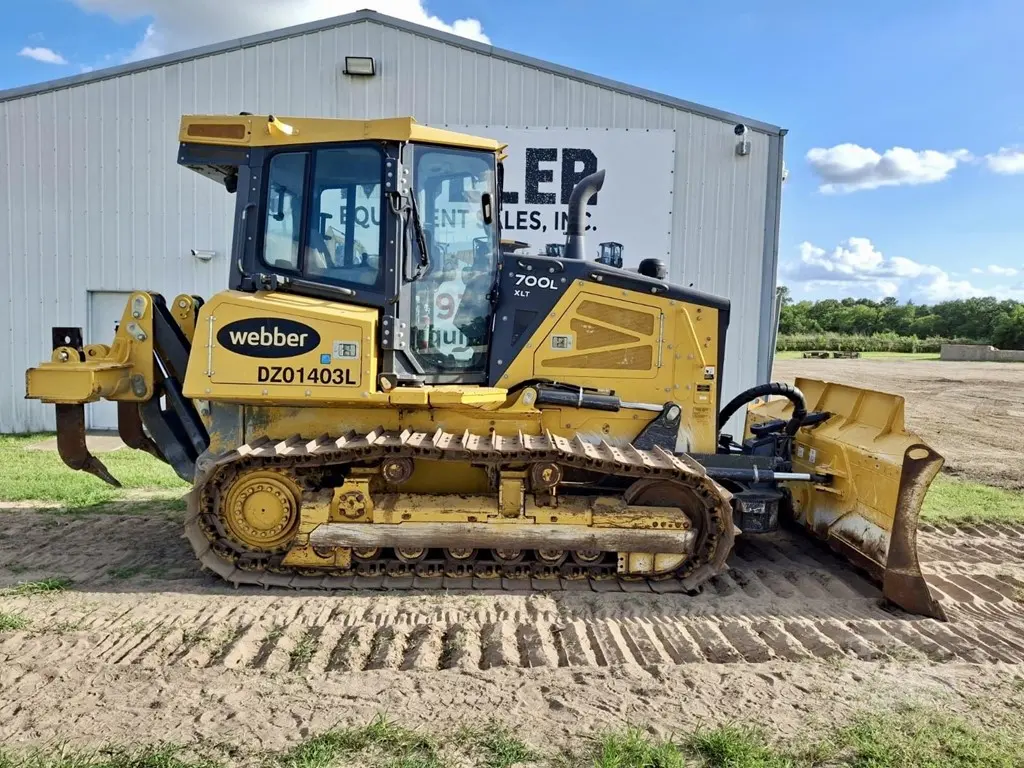 2023 John Deere 700L XLT