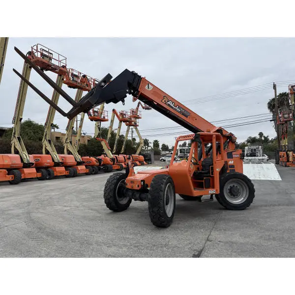 2017 JLG 8042