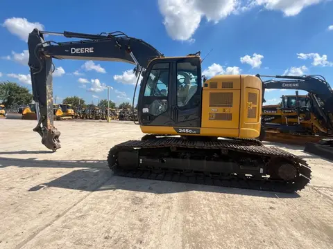 2022 John Deere 245G