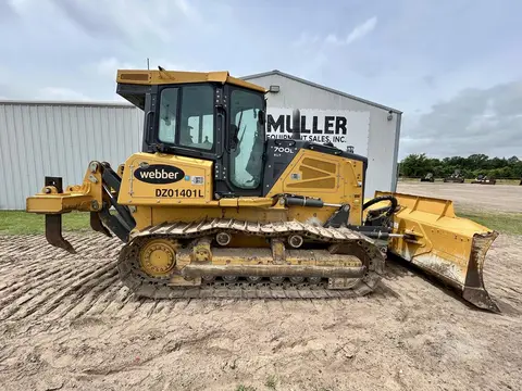 2023 John Deere 700L XLT