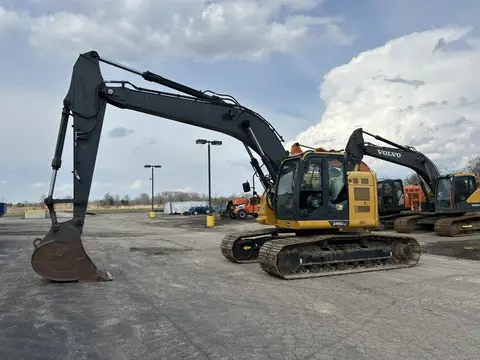 2023 John Deere 245G LC